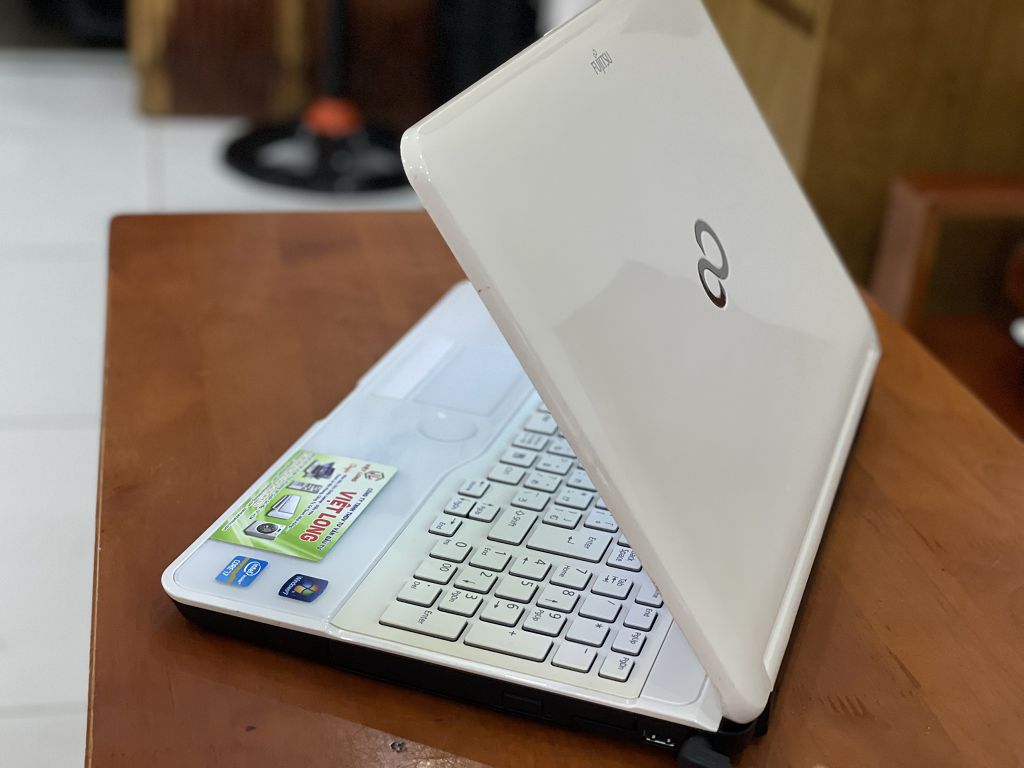 laptop-cu-fujitsu-AH77-core i7-đẹp (2)