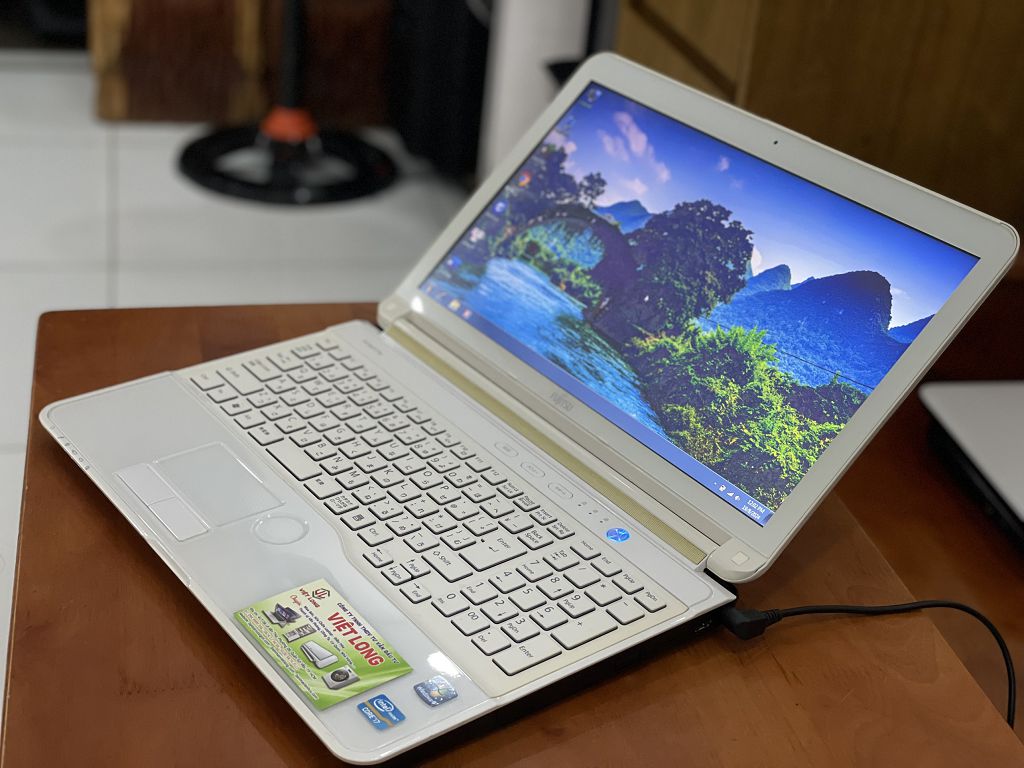 laptop-cu-fujitsu-AH77-core i7-đẹp (3)