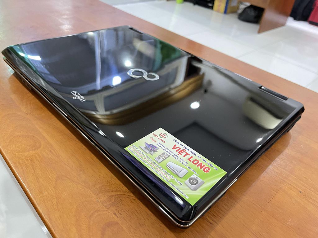 laptop-cu-fujitsu-NH77-core i7 (4)
