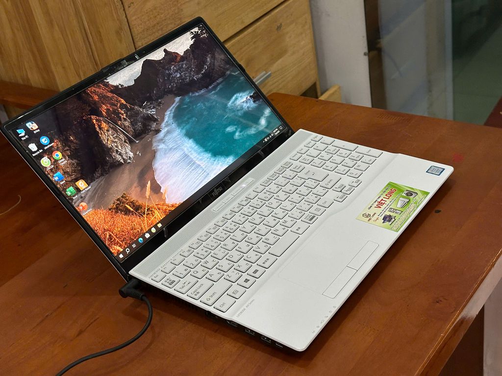 laptop-cu-Fujitsu-AH53-Core i5-Gen 8-trắng (1)
