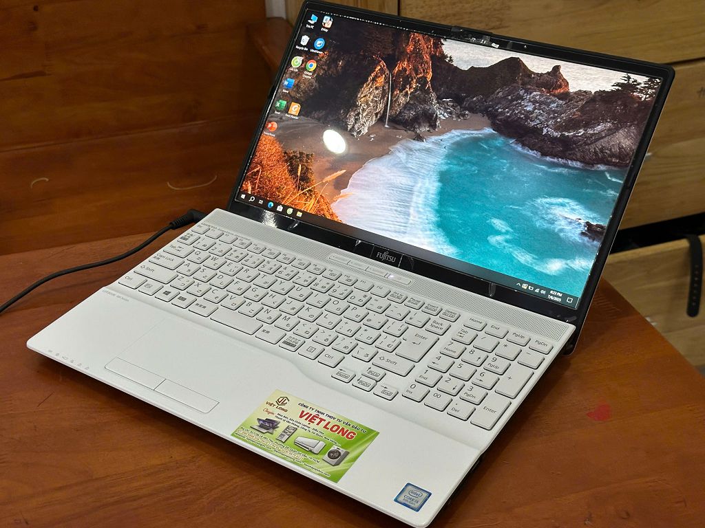 laptop-cu-Fujitsu-AH53-Core i5-Gen 8-trắng (5)