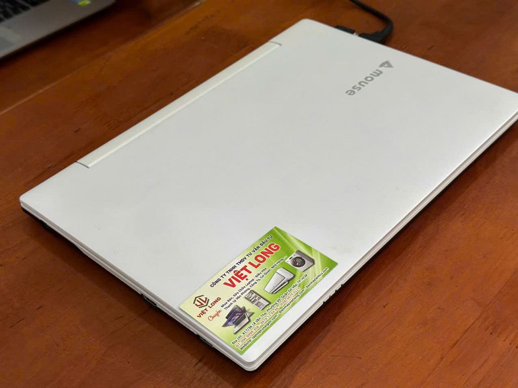 laptop-cu-Mouse J370-core i7-Gen 8 (5)