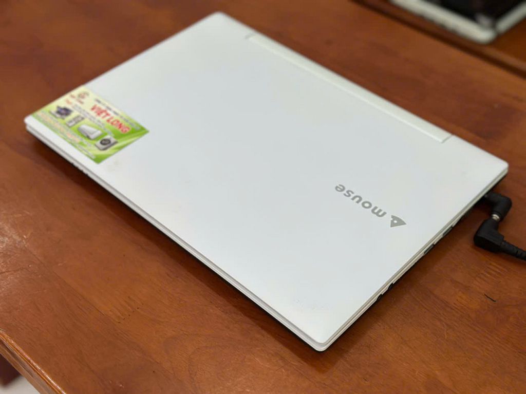 laptop-cu-Mouse J370-core i7-Gen 8 (6)