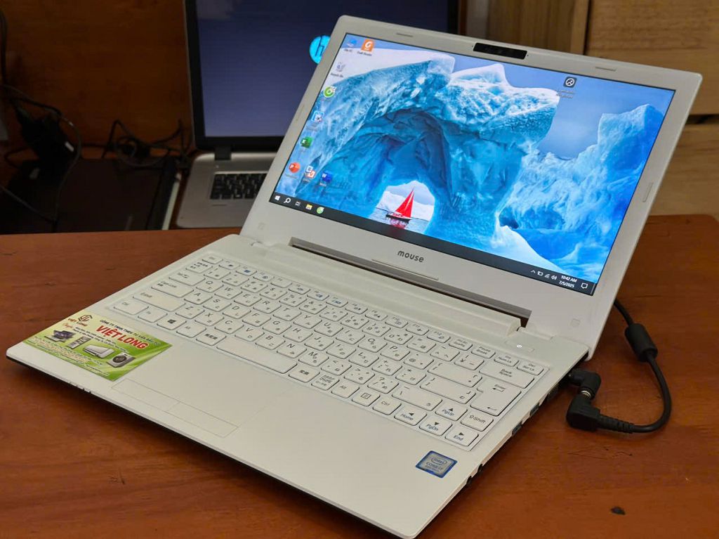 laptop-cu-Mouse J370-core i7-Gen 8 (8)